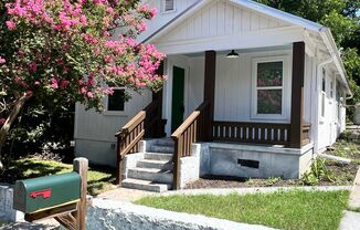 Charming East Austin Bungalow / Centrally Located / Grandview Place Neighborhood / 3 bedrooms, 2 baths