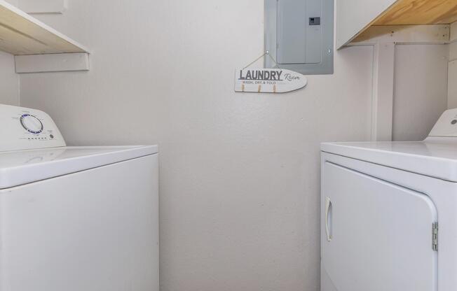 1 bed, 1 bath, 715 sqft, $745