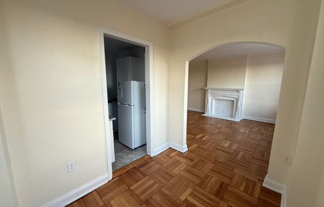 Studio, 1 bath, 413 sqft, $1,425, Unit Royal York 415