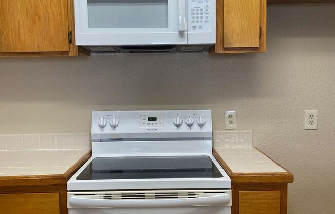 3 beds, 2 baths, $2,195, Unit 7621-A