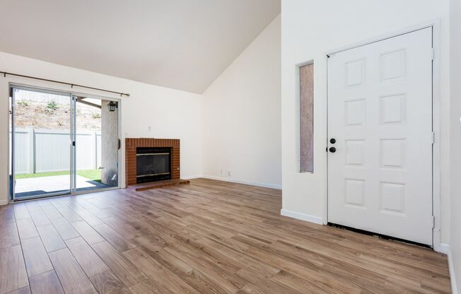 Charming Remodeled Townhome!
