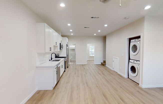 Cozy 4BD/2BA House on Gary with Beautiful Yard