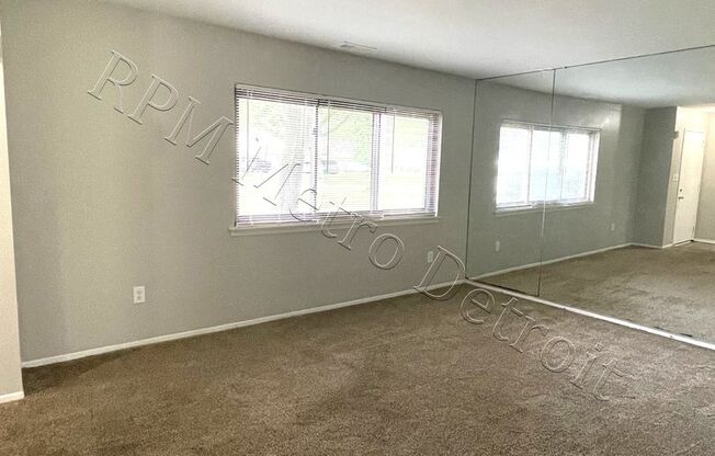 MOVE-IN READY SOUTHFIELD CONDO