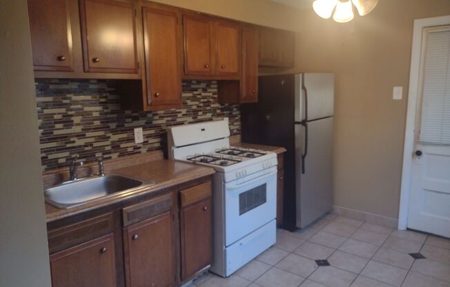 1 bed, 1 bath, 1,000 sqft, $995, Unit #2