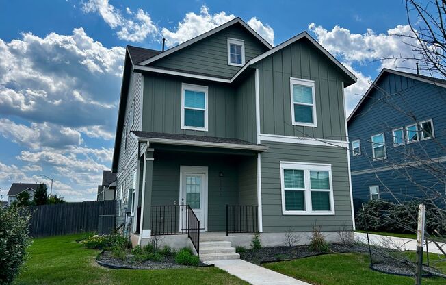 2021 4/2.5 house in Devine Lake