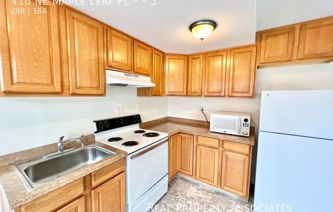 416 NE MAPLE LEAF PL