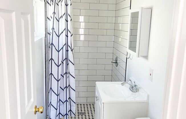 2815 - 2819 E 1st Street