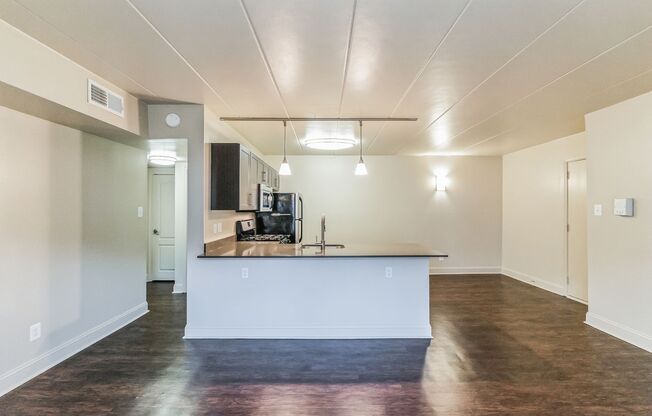1 bed, 1 bath, 704 sqft, $1,750, Unit F34