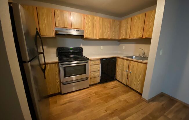 2 beds, 1 bath, 687 sqft, $2,095, Unit B104