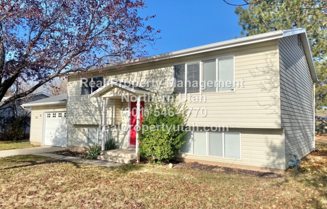 Large 4-bedroom home in Layton Available Now!