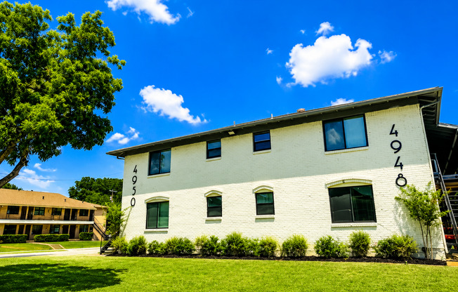 JULY FAST-TRACK MOVE-IN | $300 OFF YOUR FIRST MONTH'S RENT!