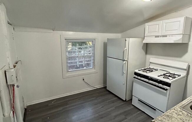 2 beds, 1 bath, $1,700