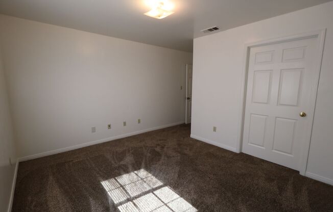 3 beds, 2 baths, $1,650, Unit A