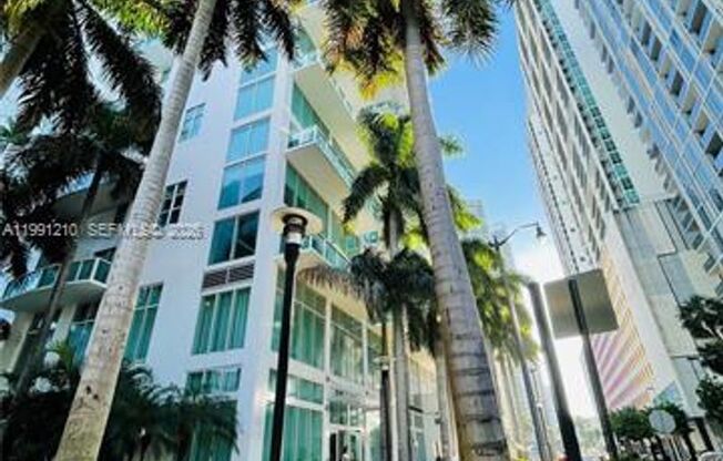 1 bed, 1 bath, 981 sqft, $3,350, Unit 41 SE 5th St # 2305