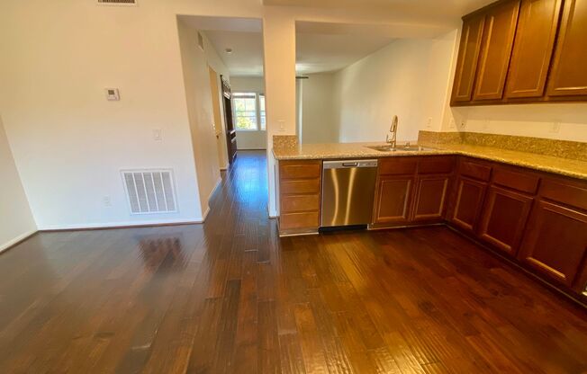 Beautiful Upgraded 3br 3.5 baths 2 car Garage Granite Kitchen $3890