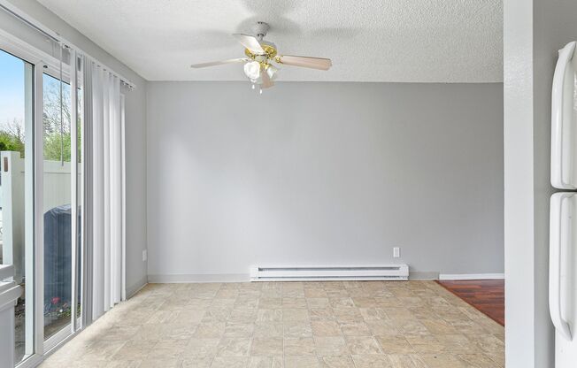 2 beds, 1 bath, 794 sqft, $1,495, Unit 26