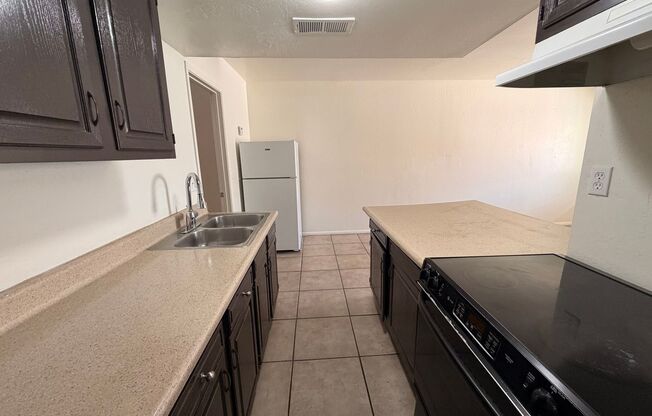 1 bed, 1 bath, 570 sqft, $899, Unit 16621-19