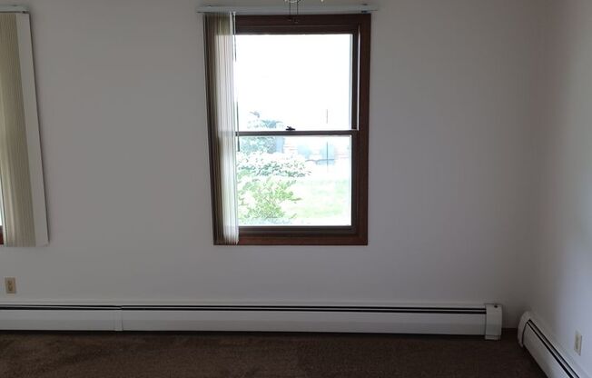 2 beds, 1 bath, $1,139, Unit 516 3002