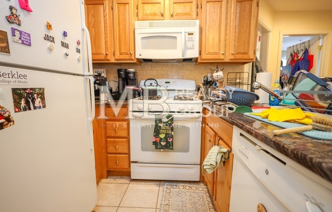 3 beds, 1 bath, 750 sqft, $4,900, Unit 504