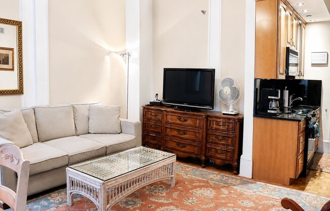 1 bed, 1 bath, 560 sqft, $3,300, Unit 3R
