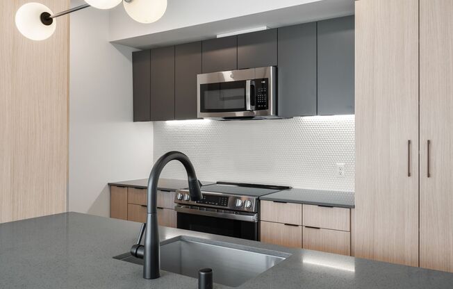 1 bed, 1 bath, 421 sqft, $1,795, Unit 409
