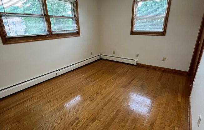 2 beds, 1 bath, 903 sqft, $1,240, Unit G-3