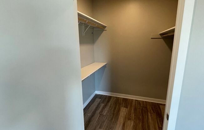 Studio, 1 bath, 550 sqft, $1,105, Unit 522