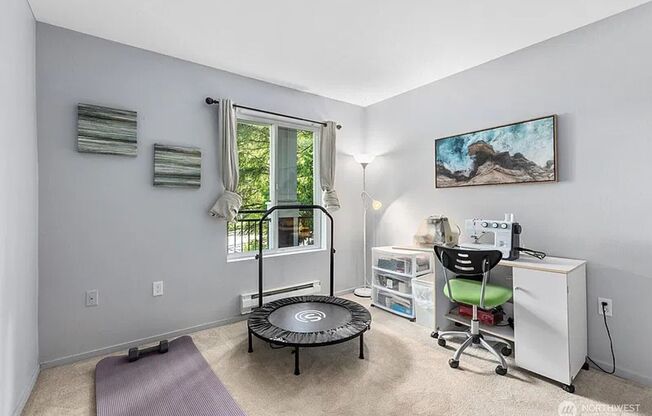 3 beds, 1 bath, $2,700, Unit UNIT 102
