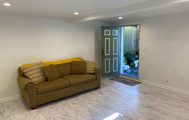 Inlaw Studio Apartment with Parking (ingleside / SFSU / CCSF)