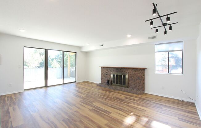 2 bed 2 bath available NOW!