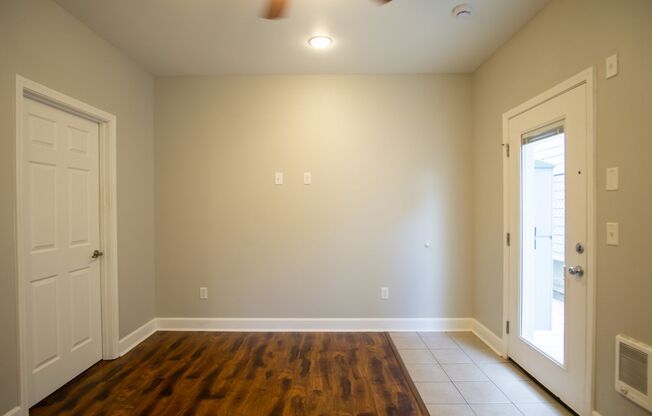 Ground Floor Studio with Contemporary Style in a Great Location!