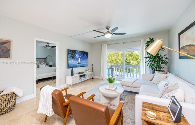 100 Edgewater Dr