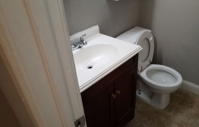 Studio, 1 bath, 800 sqft, $725, Unit 4D