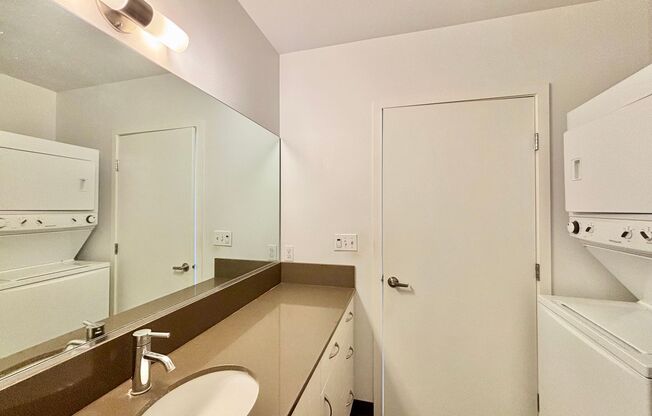 1 bed, 1 bath, 683 sqft, $2,100, Unit 303
