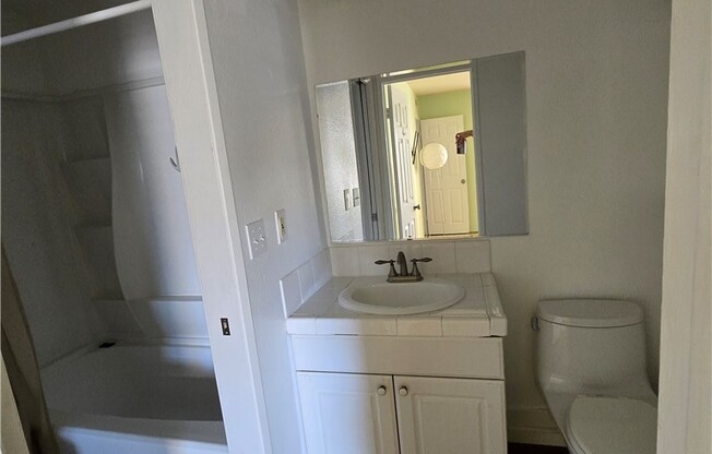 2 beds, 1.5 baths, 839 sqft, $2,000, Unit 120