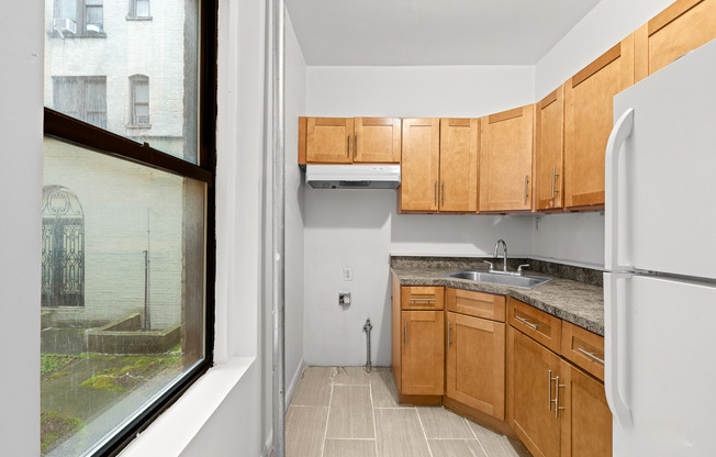 49 E 17 ST