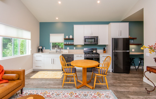 Beautiful Fully Furnished 1 Bd Rental!