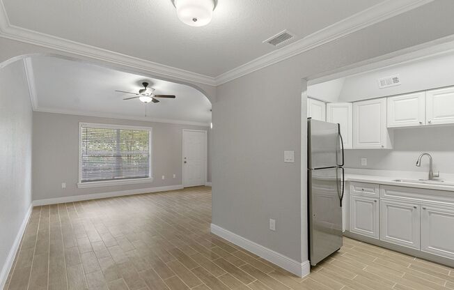2 beds, 1 bath, 837 sqft, $1,795, Unit 833