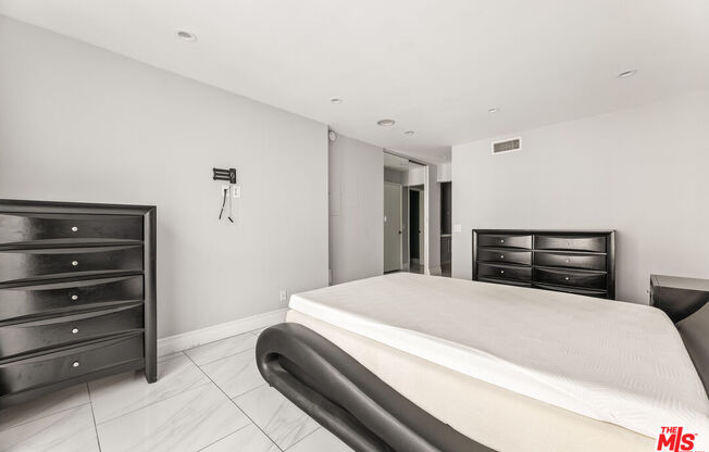 1 bed, 2 baths, 1,076 sqft, $3,750, Unit 1103