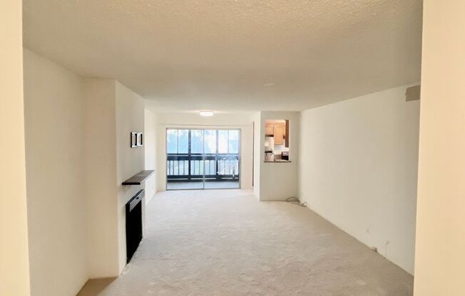 Beautiful 1 Bedroom Condo With An Amazing View In Gated Community