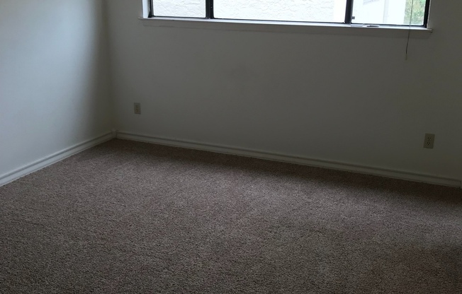 2 beds, 1 bath, $1,875, Unit #215