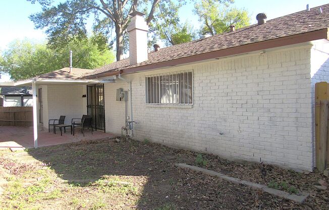 3 beds, 2 baths, $1,900