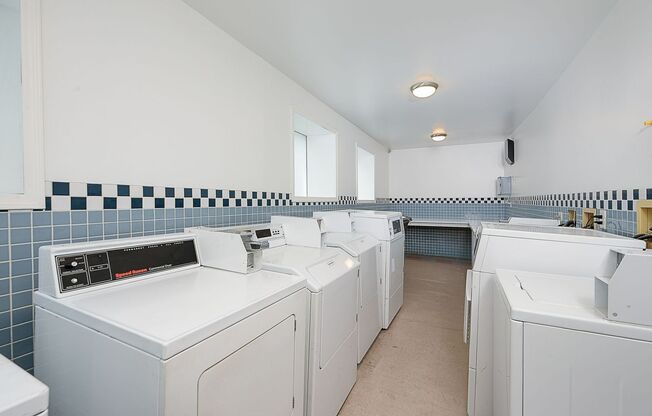 Studio, 1 bath, 400 sqft, $1,200, Unit A18