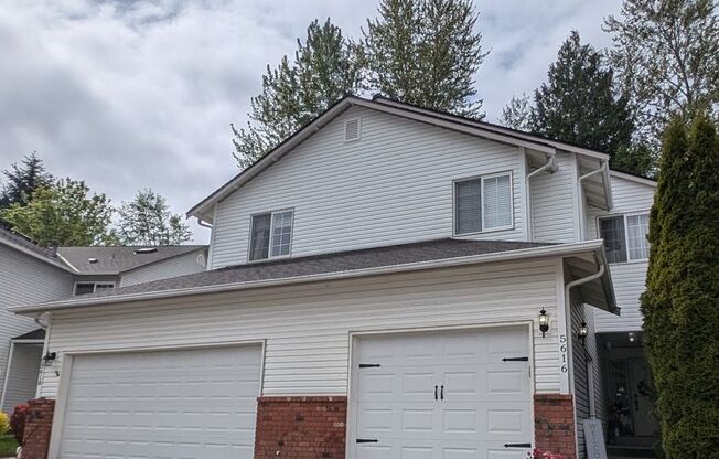 Mill Creek Townhome for Rent in June! Fully Updated, 3Bed/2.5 Bath, Fenced Patio, Parking & More!