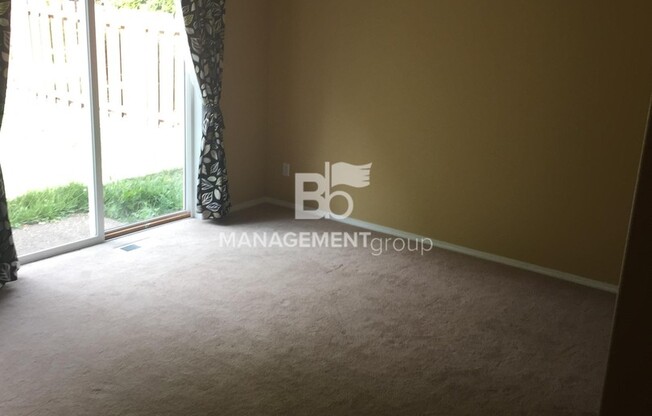 NW Portland- Bethany Light & Bright Home with Private Backyard