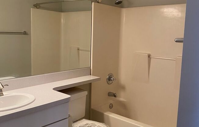 2 beds, 2 baths, 937 sqft, $1,499, Unit 712