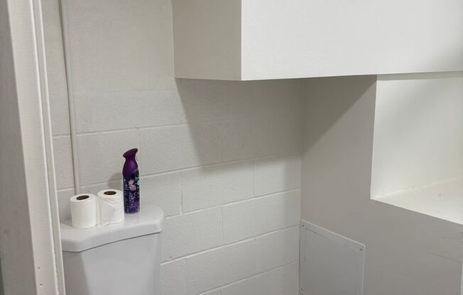 Charming 1 BR 1BA studio for rent.