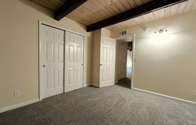 2 beds, 1 bath, 700 sqft, $945, Unit Unit 26