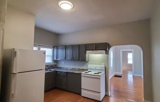 3 beds, 1 bath, $1,100