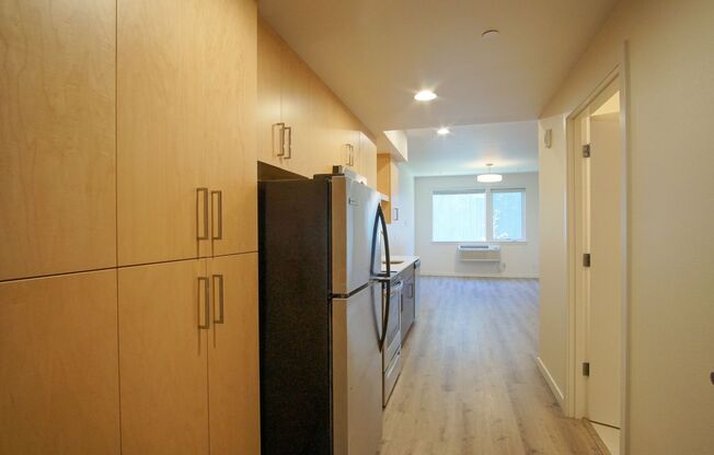 Modern, Spacious 2Bdr w/Condo-Grade Finishes Ready Mid-June!